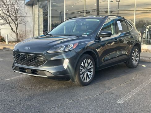 Used 2022 Ford Escape Titanium w/ Class II Trailer Tow Package image 1