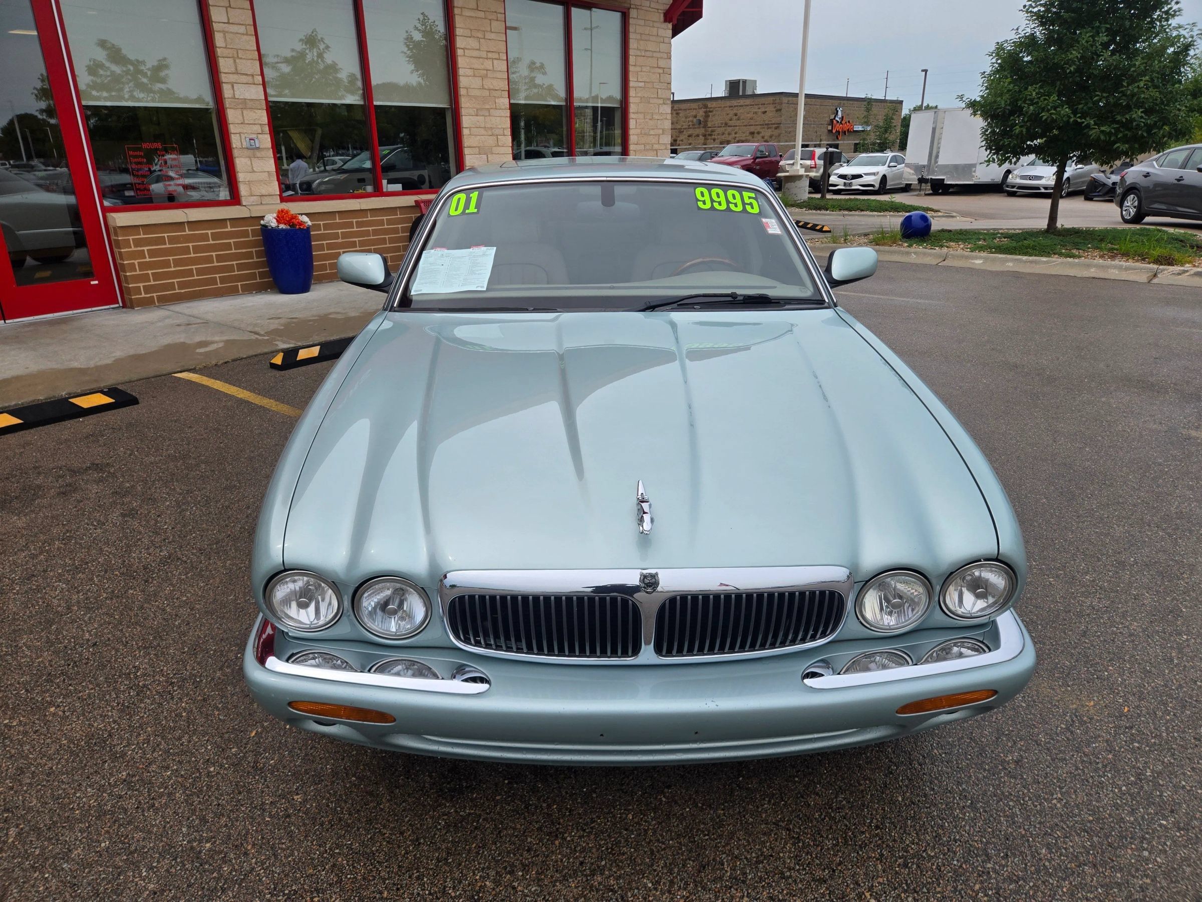 Used 2001 Jaguar XJ8 RWD image 2