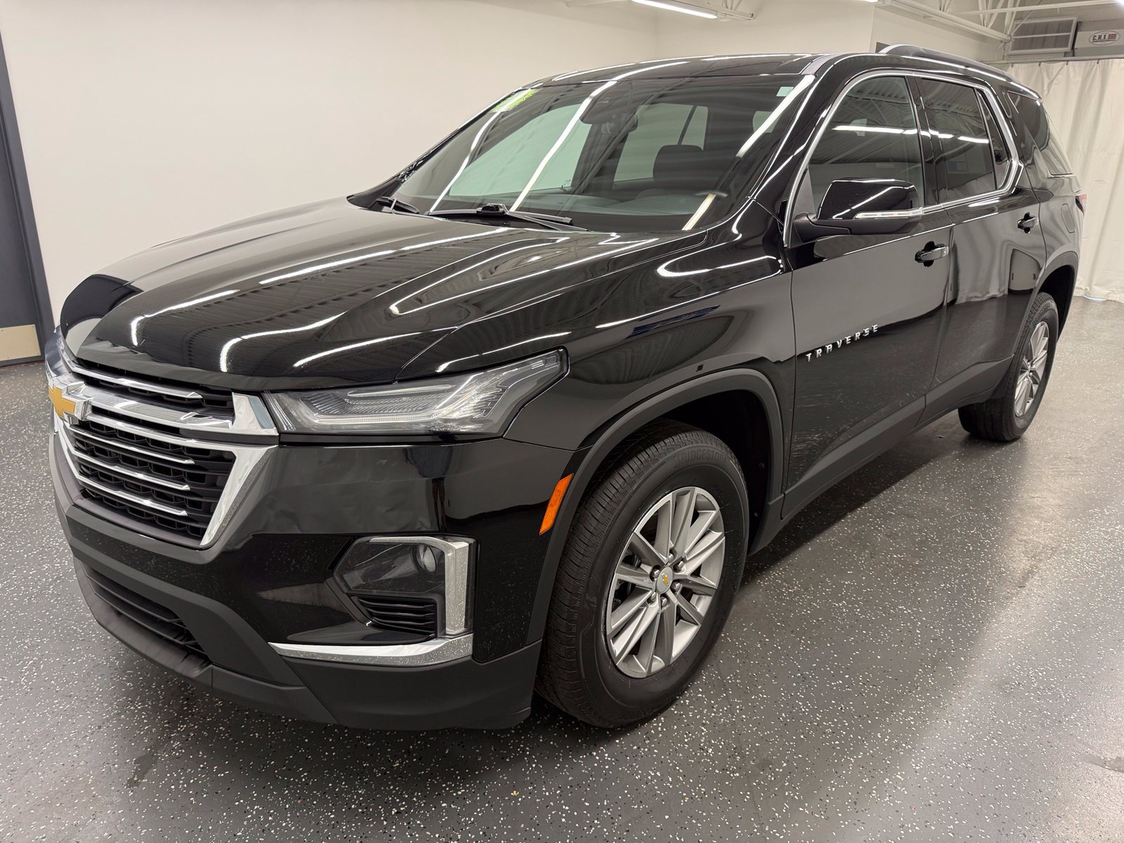 Used 2023 Chevrolet Traverse LT w/ LPO, Floor Liner Package AWD/4WD image 4
