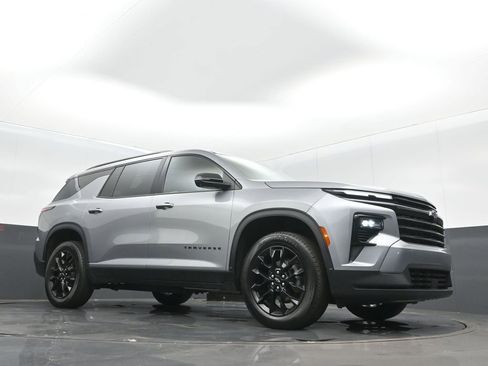 Used 2024 Chevrolet Traverse LT w/ Midnight/Sport Edition FWD image 26