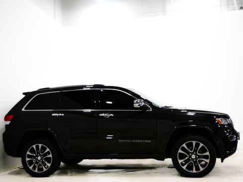 Used 2017 Jeep Grand Cherokee Overland w/ Jeep Active Safety Group image 5