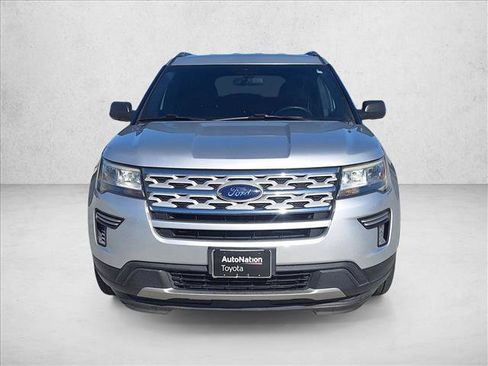 Used 2019 Ford Explorer XLT image 2