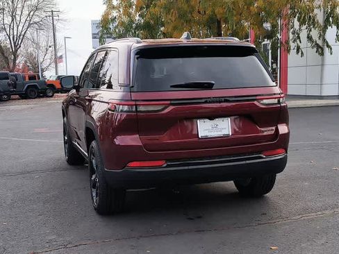 New 2025 Jeep Grand Cherokee Limited w/ Luxury Tech Group II image 7