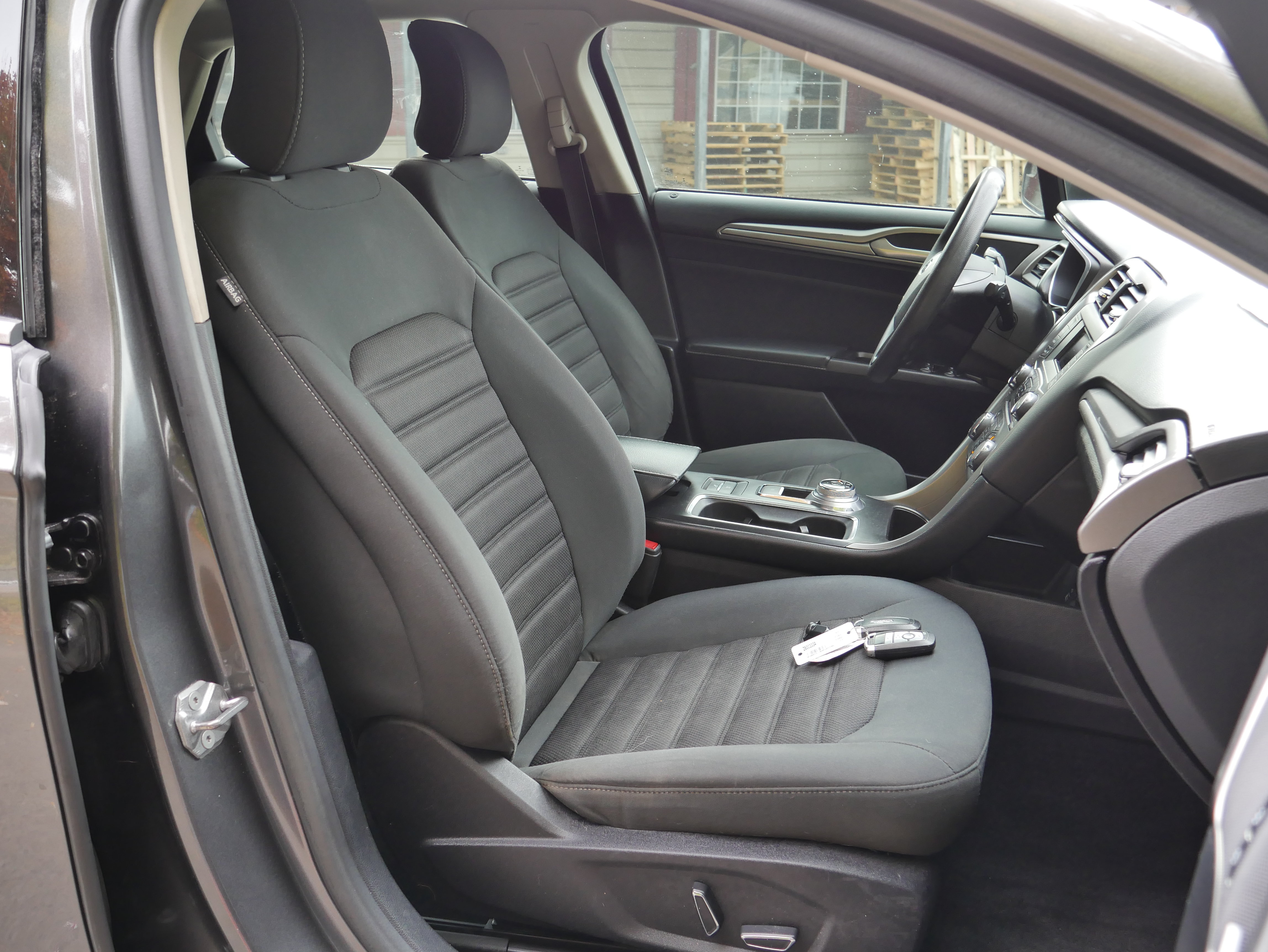Used 2017 Ford Fusion SE FWD image 23