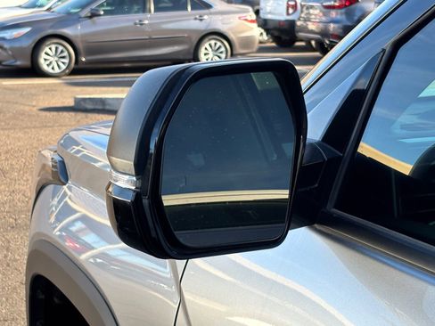 Used 2022 Toyota Tundra SR5 w/ Convenience Package image 9