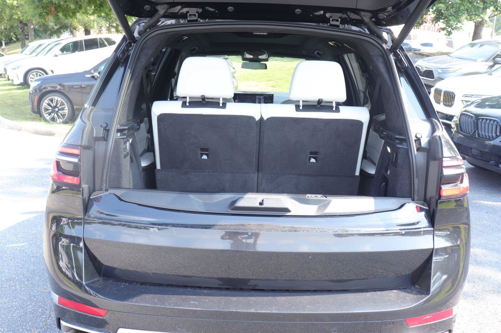 Used 2024 BMW X7 xDrive40i w/ Premium Package AWD/4WD image 25