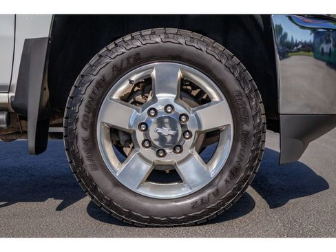 Used 2018 Chevrolet Silverado 2500 W/T AWD/4WD image 9