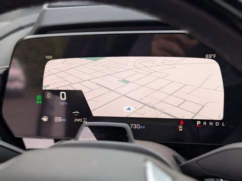 New 2025 Chevrolet Suburban Premier image 18