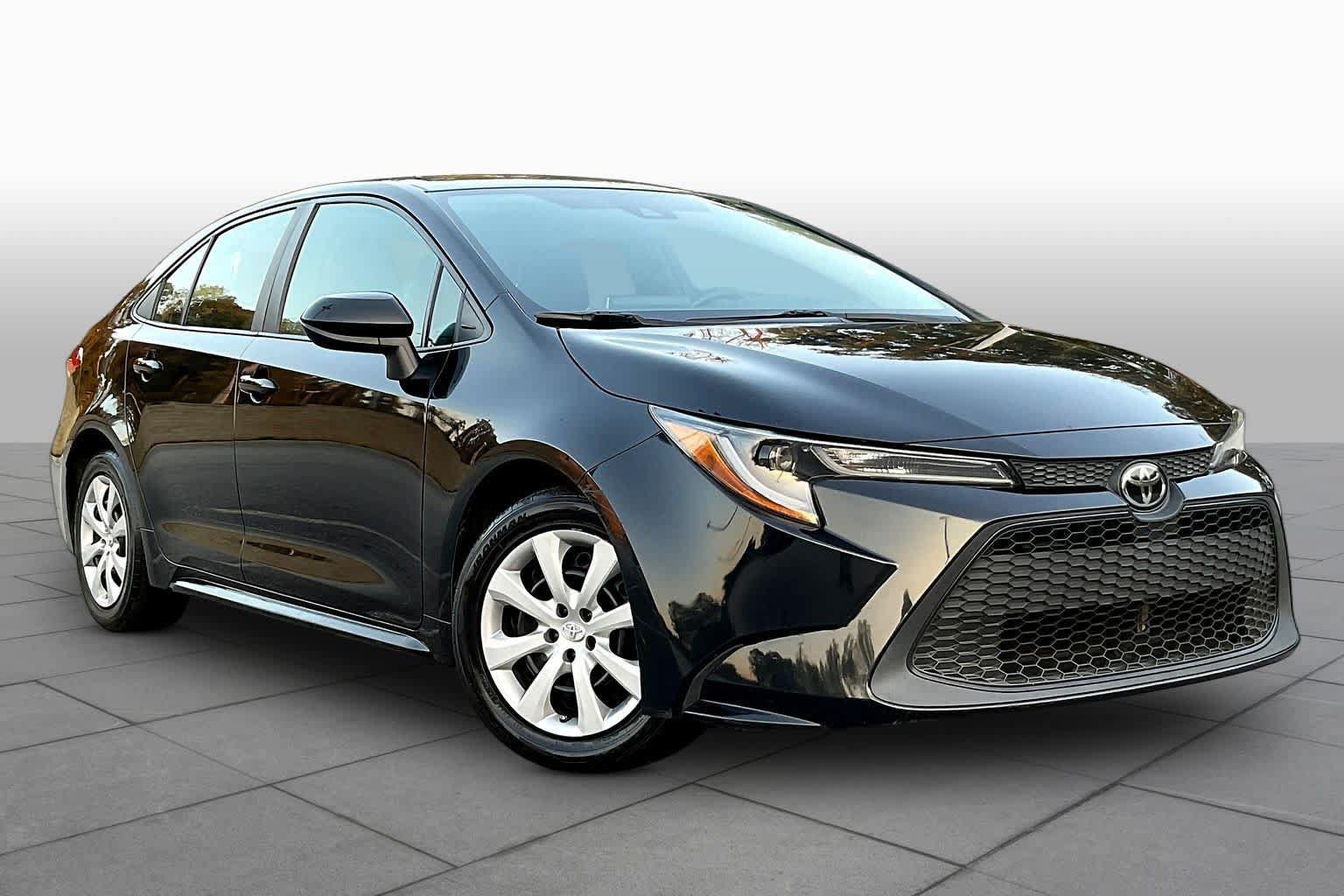 Used 2021 Toyota Corolla LE FWD image 3