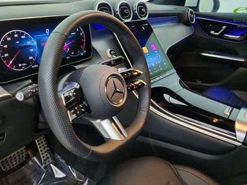 Used 2025 Mercedes-Benz GLC 300 4MATIC image 21