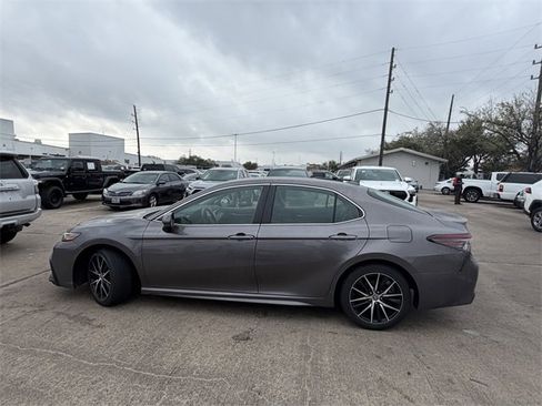 Used 2021 Toyota Camry SE image 8