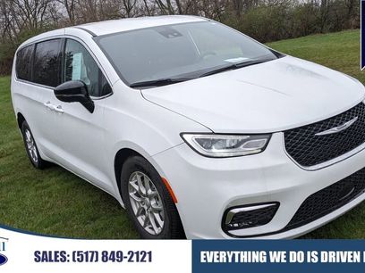 Used 2026 Chrysler Pacifica Select