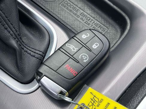 Used 2023 Dodge Charger SXT RWD image 4