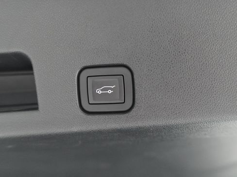 Used 2025 Chevrolet Traverse High Country w/ LPO, Floor Liner Package FWD image 7
