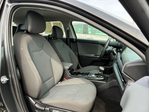 Used 2025 Kia K4 FWD image 35
