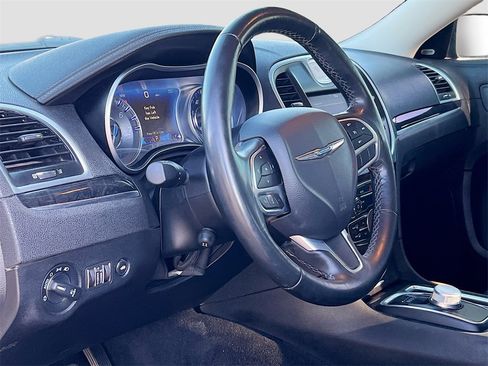 Used 2021 Chrysler 300 Touring L image 9