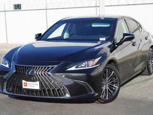 Used 2024 Lexus ES 350 w/ Premium Package image 4
