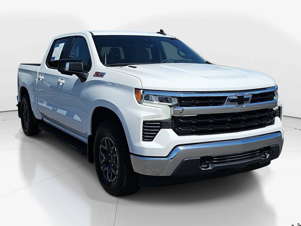 Used 2022 Chevrolet Silverado 1500 LT AWD/4WD image 3