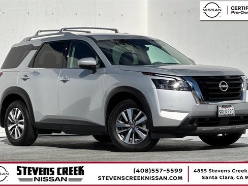 Certified 2024 Nissan Pathfinder SL image 1