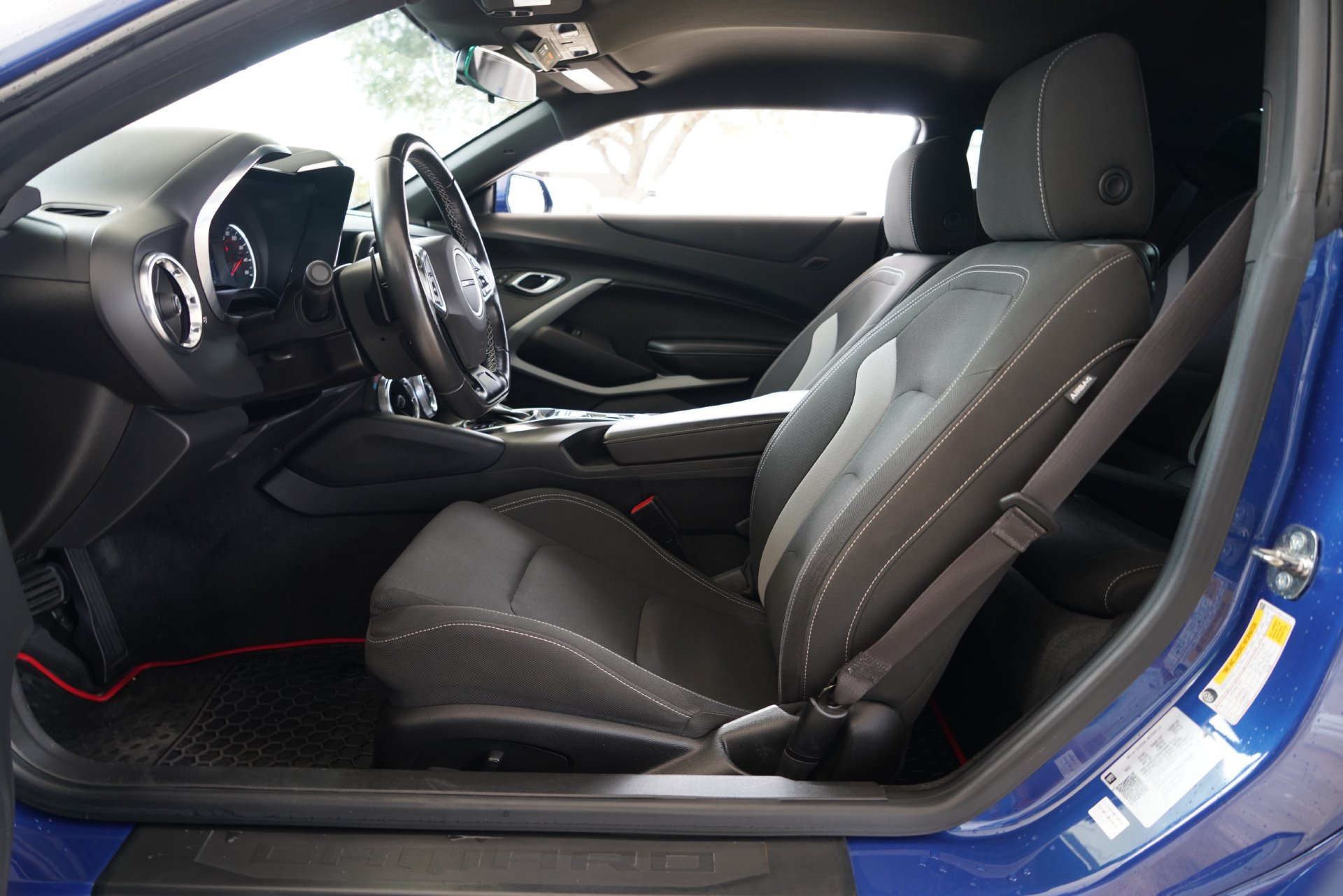 Used 2022 Chevrolet Camaro LT w/ Technology Package RWD image 10