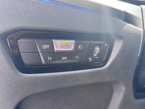 Used 2023 BMW 330i Sedan w/ M Sport Package image 27