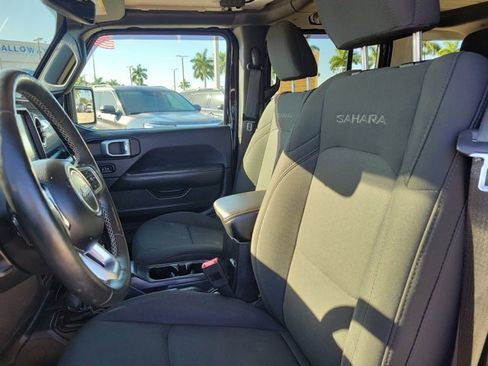Used 2019 Jeep Wrangler Unlimited Sahara image 20