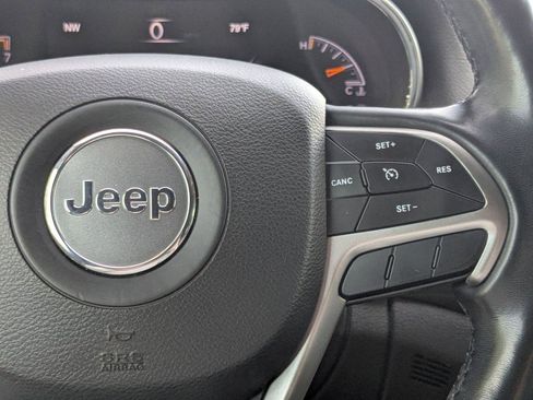 Used 2022 Jeep Grand Cherokee Laredo X image 21