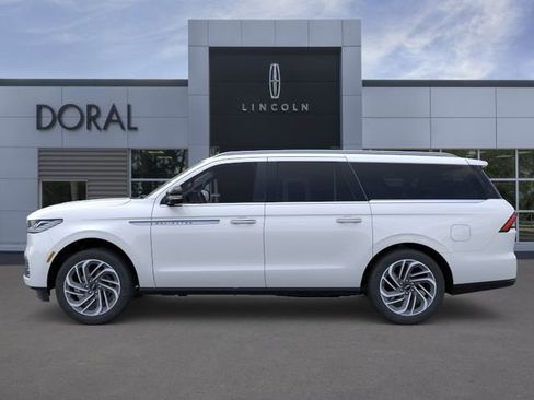 New 2026 Lincoln Navigator L Reserve AWD/4WD image 3