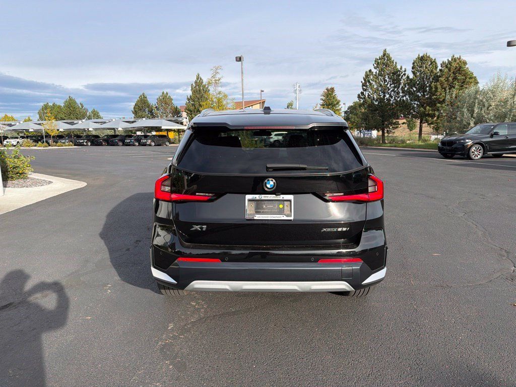 Used 2024 BMW X1 xDrive28i w/ Convenience Package AWD/4WD image 4