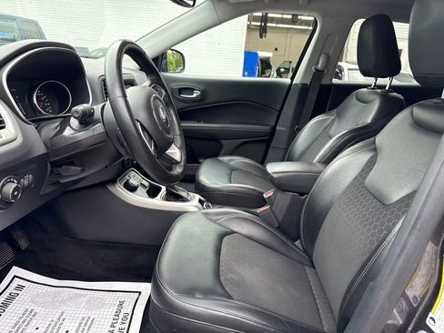 Used 2018 Jeep Compass Latitude w/ Popular Equipment Group AWD/4WD image 9