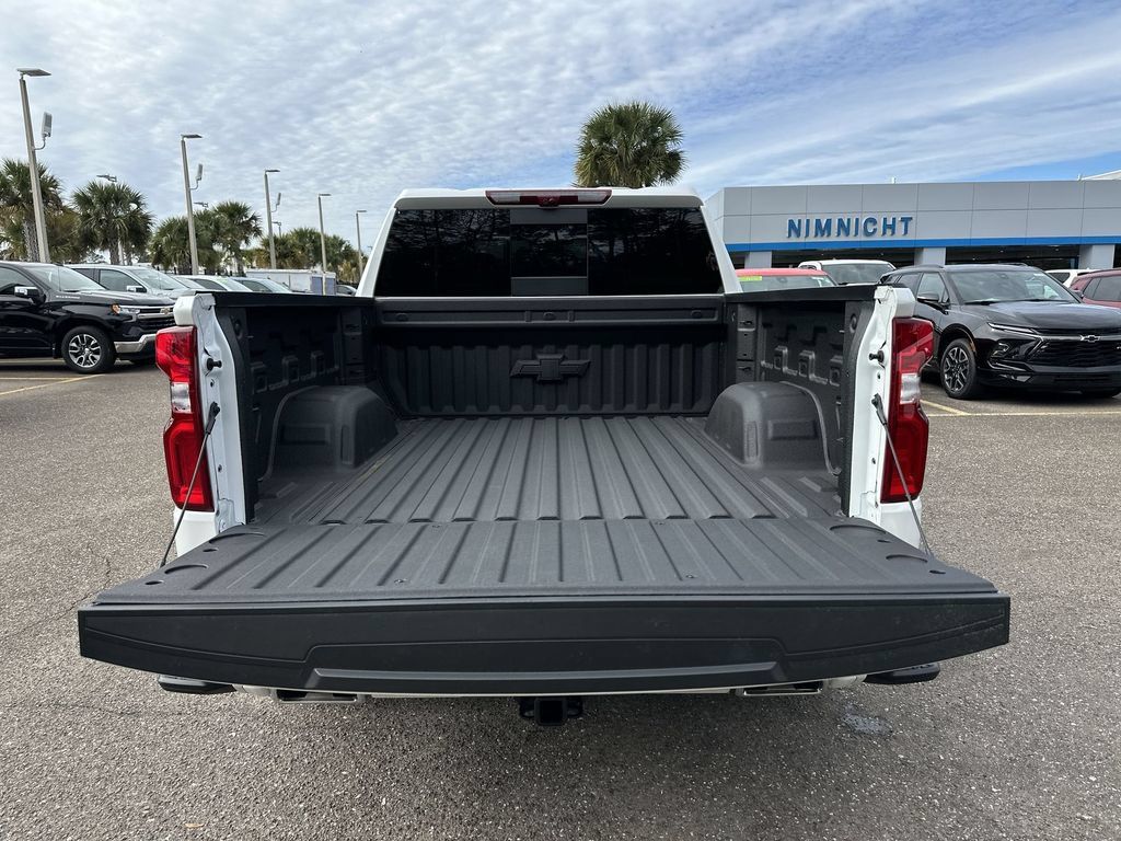 Used 2025 Chevrolet Silverado 1500 High Country AWD/4WD image 24