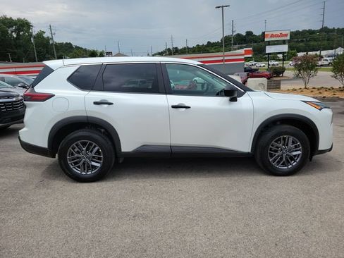 Used 2024 Nissan Rogue S AWD/4WD image 4