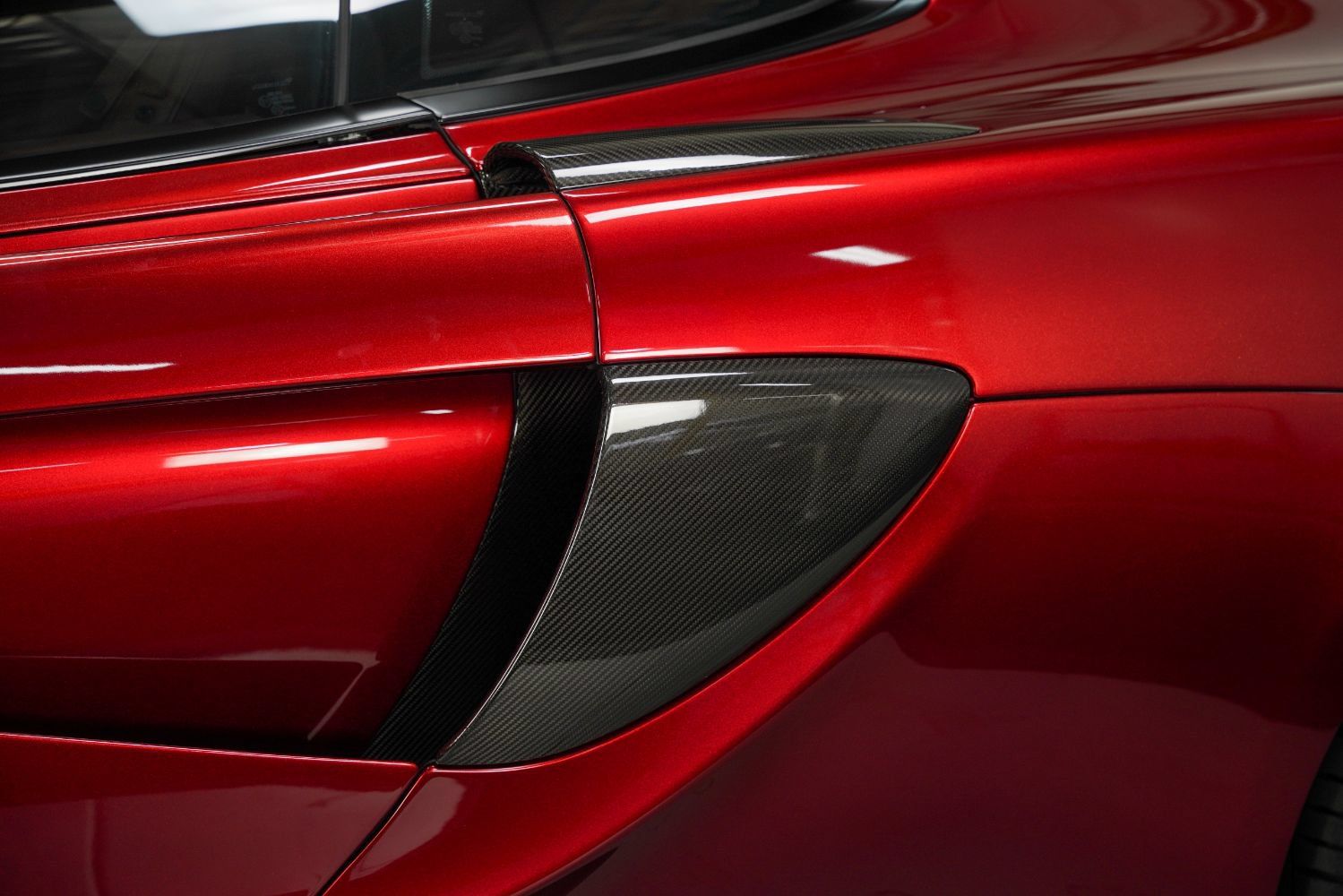 Used 2017 McLaren 570S RWD image 17