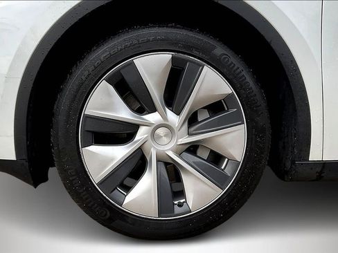 Used 2024 Tesla Model Y Long Range image 33