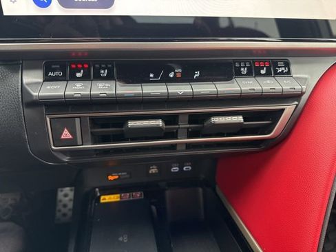 Used 2025 Toyota Camry XSE image 11