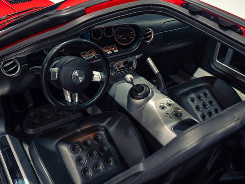 Used 2005 Ford GT image 2