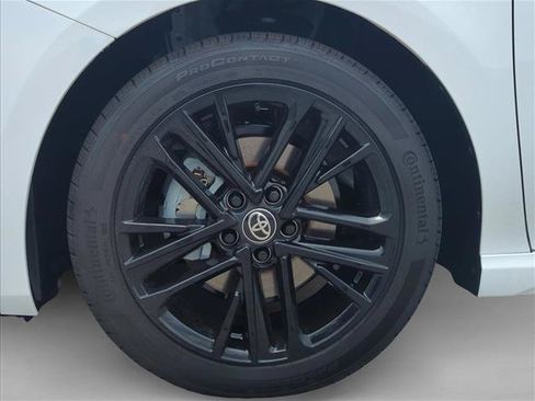 Used 2025 Toyota Camry SE FWD image 9