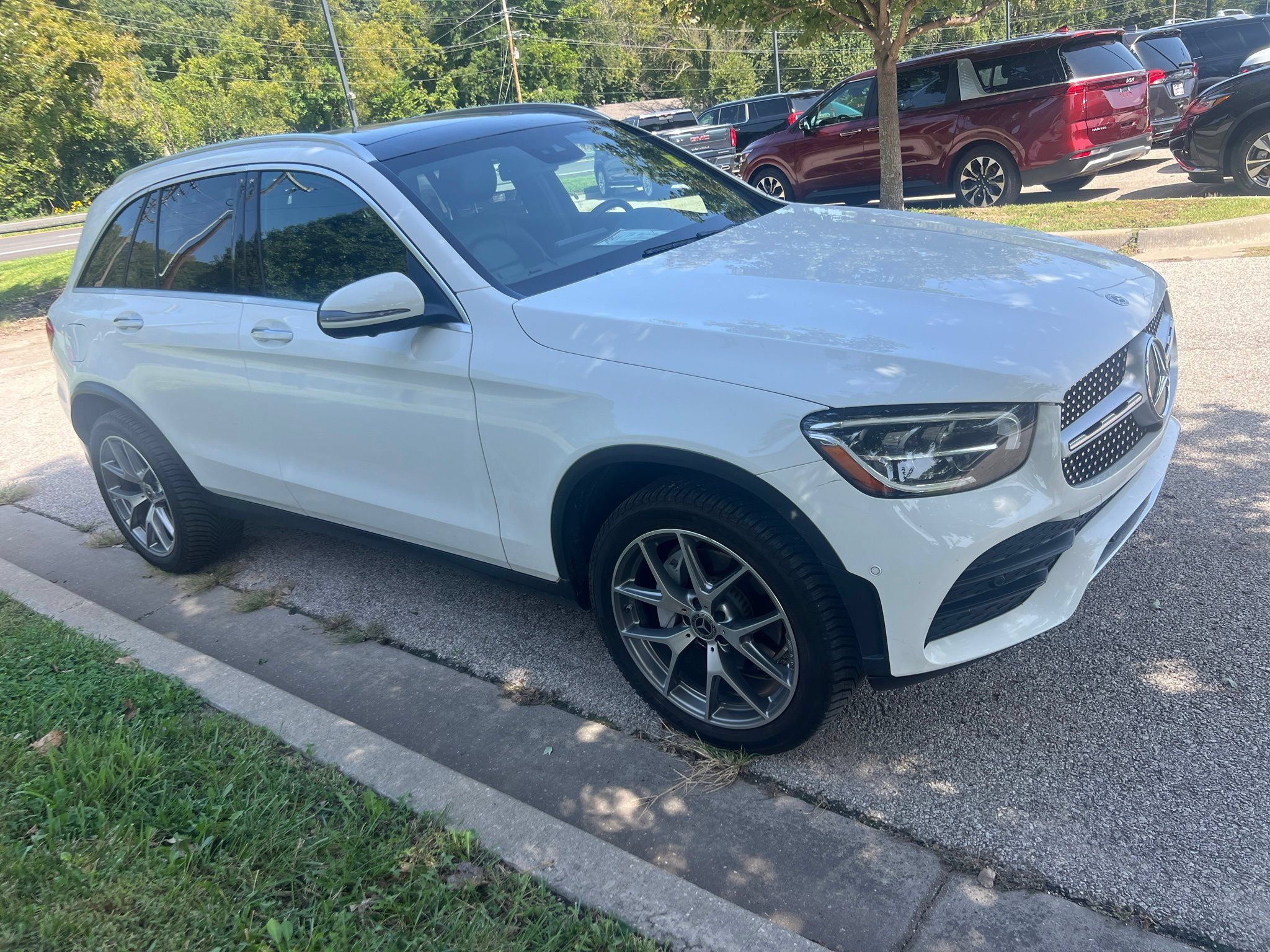Used 2021 Mercedes-Benz GLC 300 4MATIC image 3