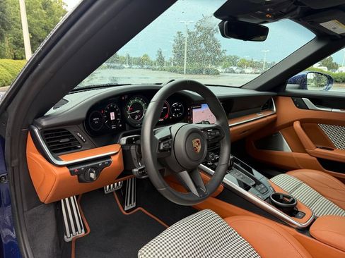 Certified 2024 Porsche 911 Carrera RWD image 4