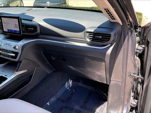 Used 2022 Ford Explorer XLT AWD/4WD image 13