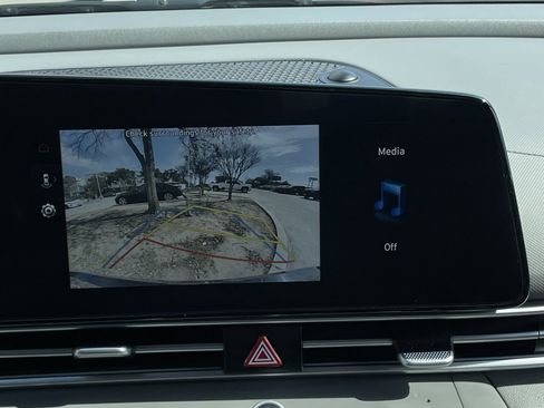 Used 2024 Hyundai Elantra SEL image 18