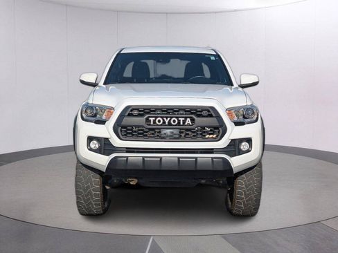 Used 2019 Toyota Tacoma TRD Off-Road AWD/4WD image 8