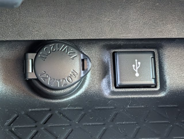 Used 2021 Toyota RAV4 XLE FWD image 18