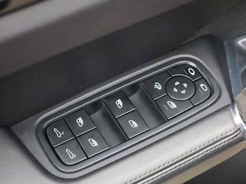 Used 2023 Porsche Cayenne Turbo AWD/4WD image 36
