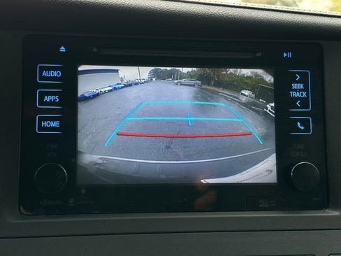 Used 2015 Toyota Sienna XLE image 28