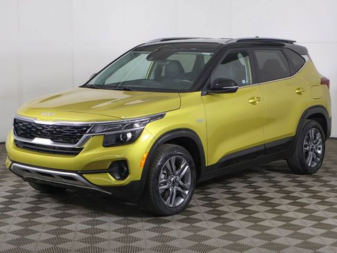 Used 2023 Kia Seltos S w/ Navigation Package AWD/4WD image 8