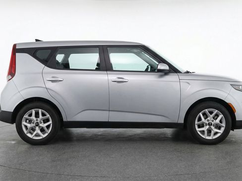 Used 2025 Kia Soul LX w/ LX Technology Package FWD image 11