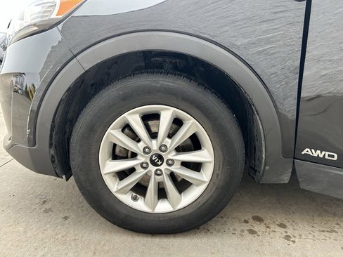 Used 2019 Kia Sorento LX image 9