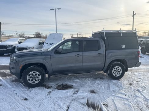 Used 2024 Nissan Frontier SV image 16