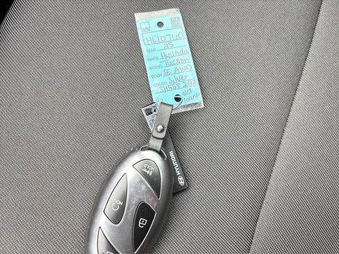 Certified 2025 Hyundai Tucson SE image 35